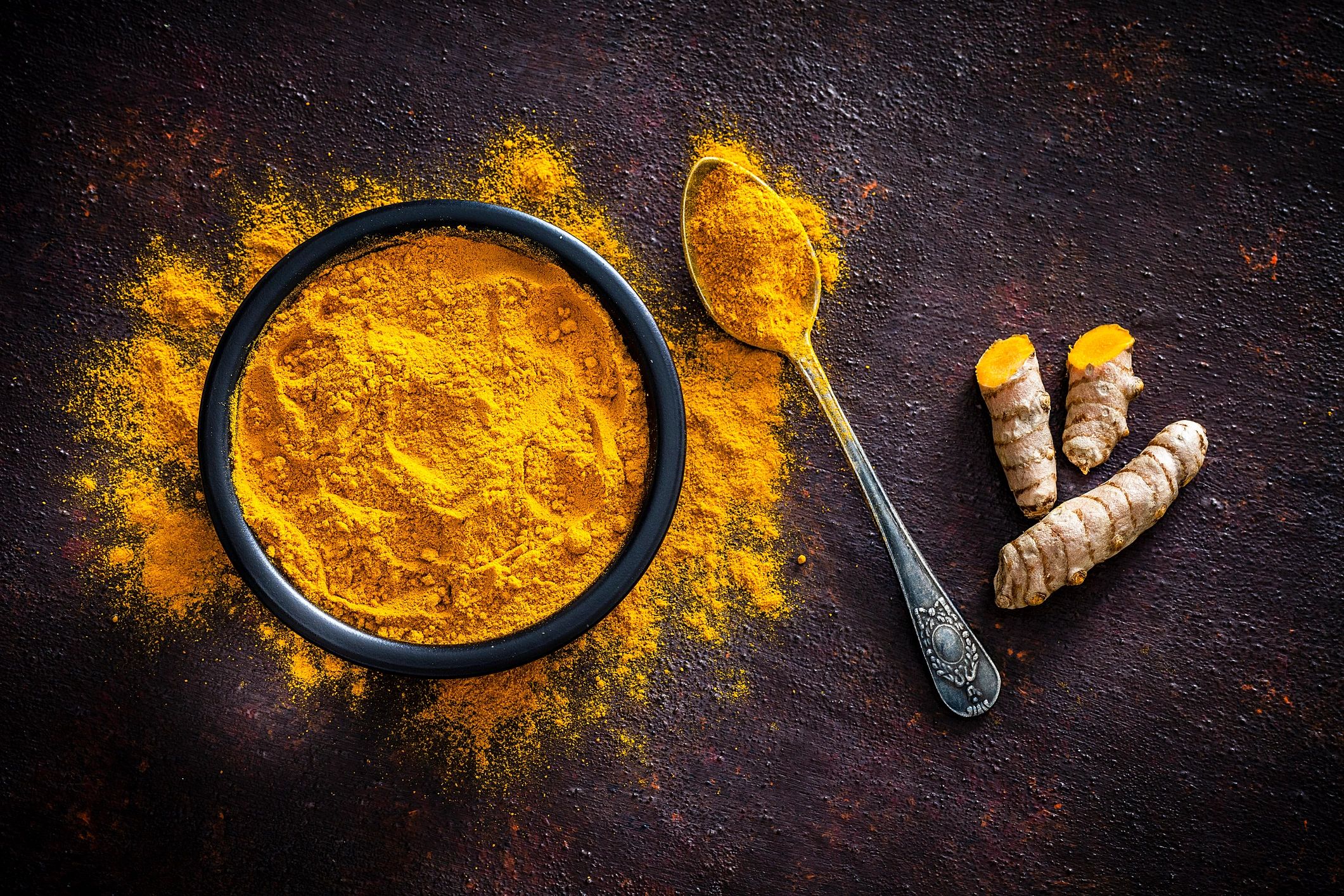 Turmeric powder and fresh turmeric roots
